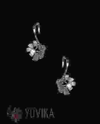 CHIC DIAMOND EMERALD EARRINGS - HANGINGS