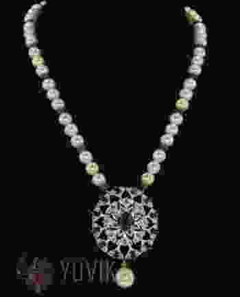 DIAMOND PENDANT- PEARLS