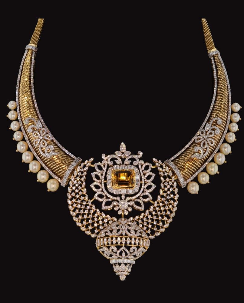 Omprakash AJAY GUPTA Jewellers and Pearls - The Necklace in Trend! 'Kante  Design' with Locket made Detachable... Evergreen & Beautiful.  #omprakashjewellers #yourtrustisourpriority #beautifulasyou #goldjewellery  #goldnecklace #kante #kantenecklace ...