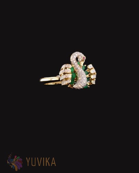 CHIC DIAMOND EMERALD RING