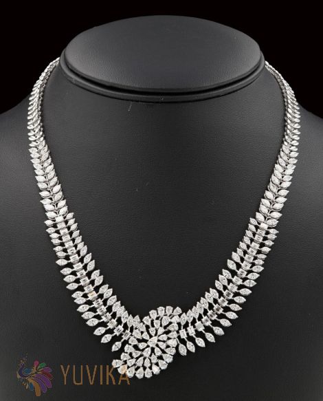 CHIC DIAMOND NECKLACE