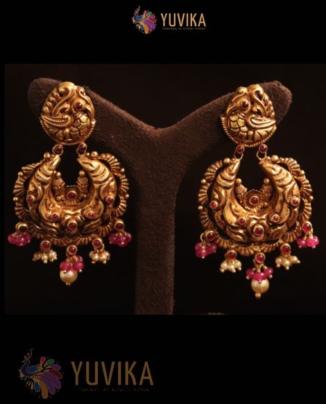 22k Studded Gold Earring