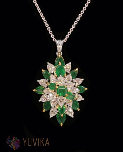 CHIC DIAMOND EMERALD PENDANT