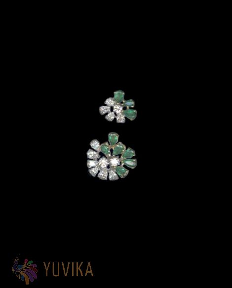 CHIC DIAMOND EMERALD RING