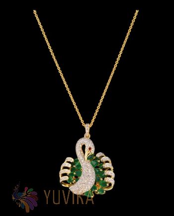 CHIC DIAMOND EMERALD PENDANT