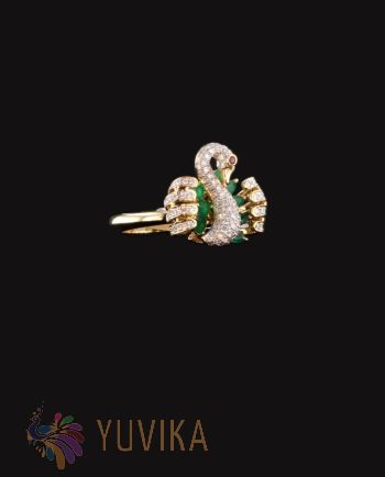 CHIC DIAMOND EMERALD RING