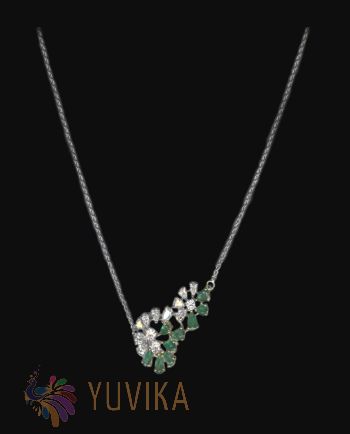 CHIC DIAMOND EMERALD PENDANT
