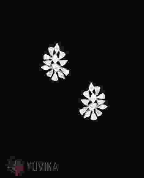 CHIC - DIAMOND EARRINGS - STUDS