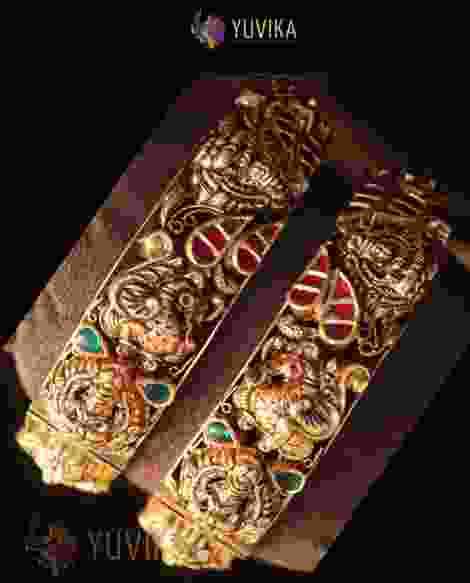 22k Studded Gold Kundan Bangle