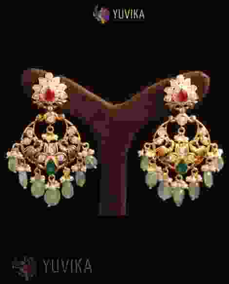 22k Studded Gold Earring