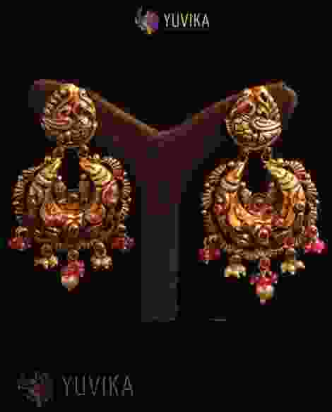 22k Studded Gold Earring