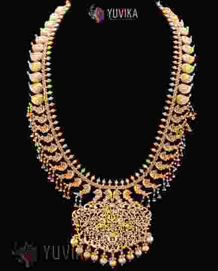 GOLD NECKLACE