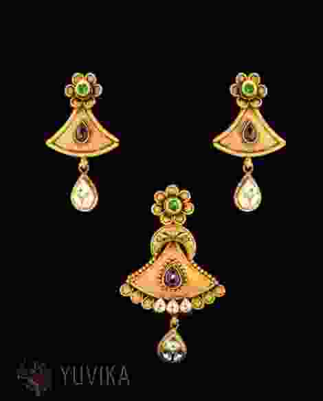 GOLD-ANTIQUE FINISH-PENDANT SET